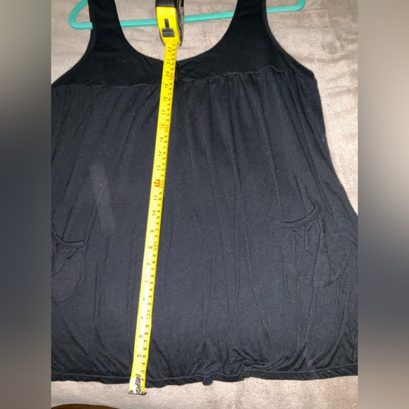 ๐ฅฐ 4/$25- Black tank w/pockets and buttons - measurements added - Picture 8 of 11